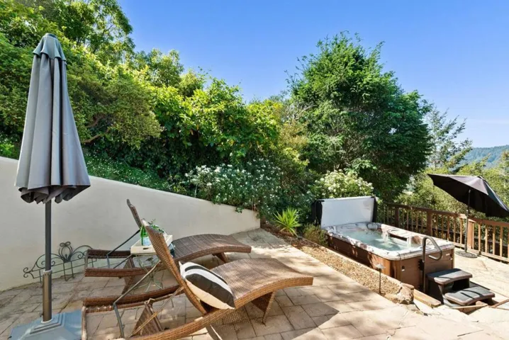 17 Kite Hill Road, Santa Cruz, California 95060