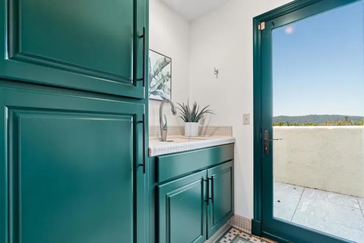 17 Kite Hill Road, Santa Cruz, California 95060