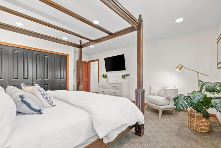 17 Kite Hill Road, Santa Cruz, California 95060