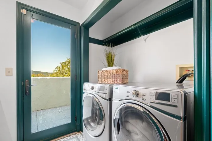17 Kite Hill Road, Santa Cruz, California 95060