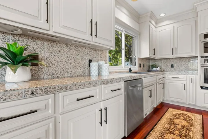17 Kite Hill Road, Santa Cruz, California 95060