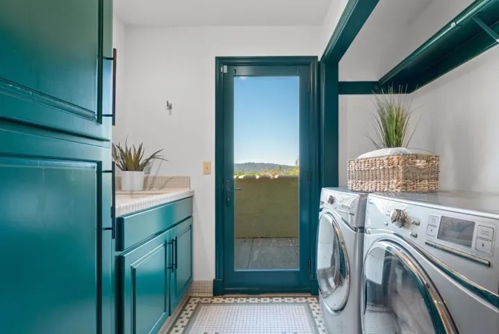 17 Kite Hill Road, Santa Cruz, California 95060
