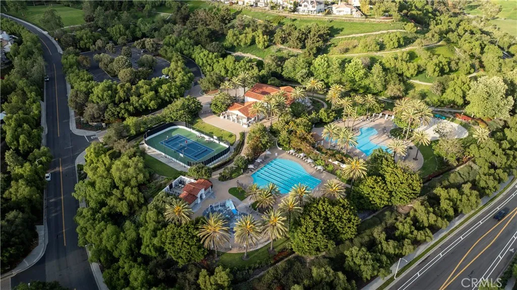 Neighborhood Amenities