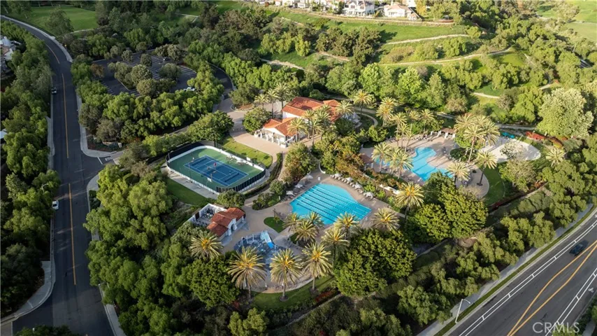 Neighborhood Amenities