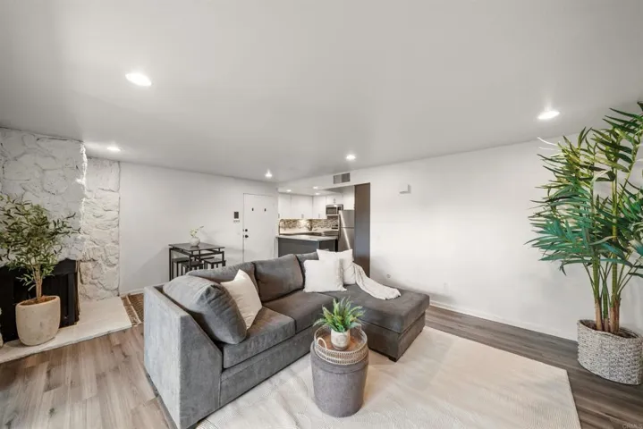 475 N Midway Drive 117, Escondido, California 92027