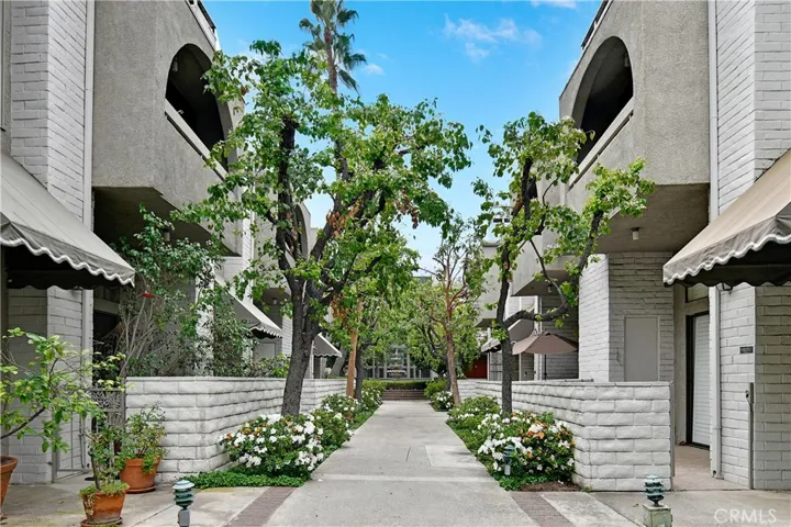 5335 White Oak Avenue A, Encino, California 91316