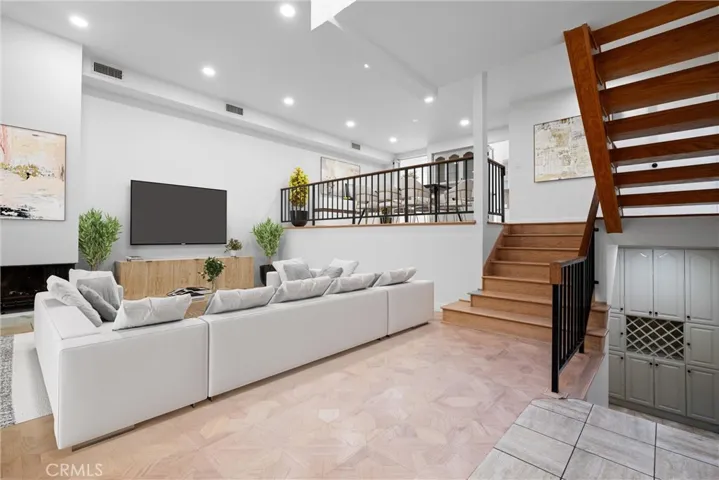 5335 White Oak Avenue A, Encino, California 91316