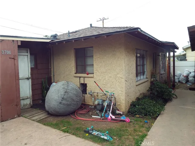 Back unit, 2-bedrooms and 1-bath