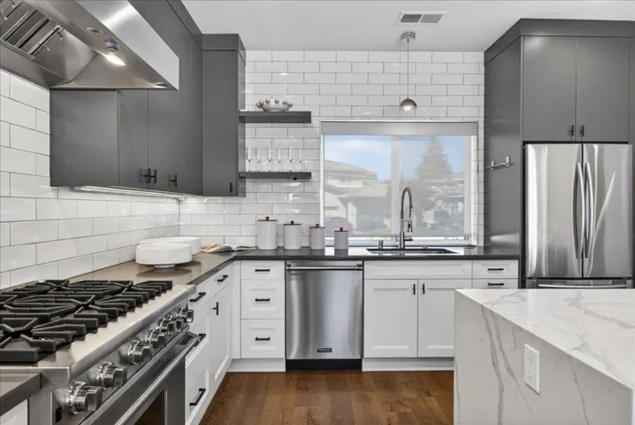 10200 Empire Avenue, Cupertino, California 95014