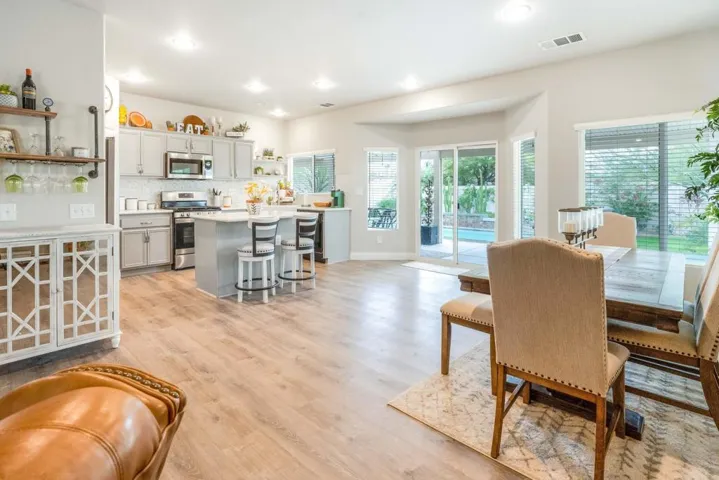 007_Dining Area and Kitchen