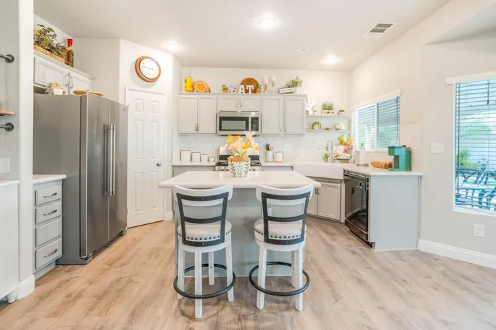 010_Kitchen Island
