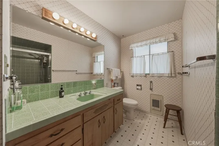 Main bathroom