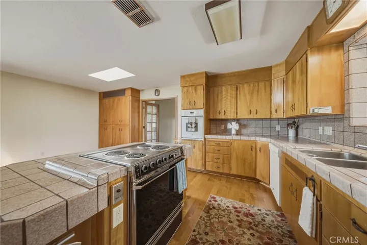 Look at the space in this kitchen!