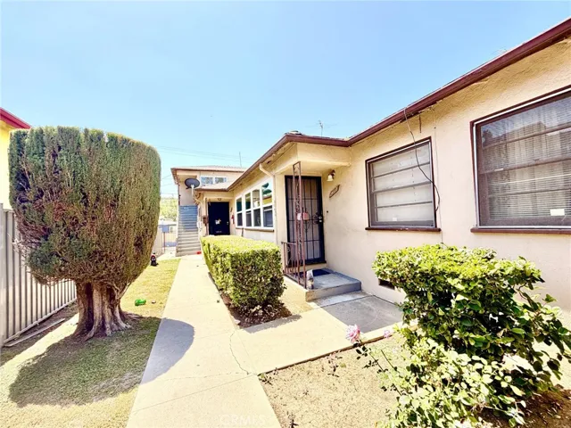 Welcome to 2431 1/2 W Beverly Blvd