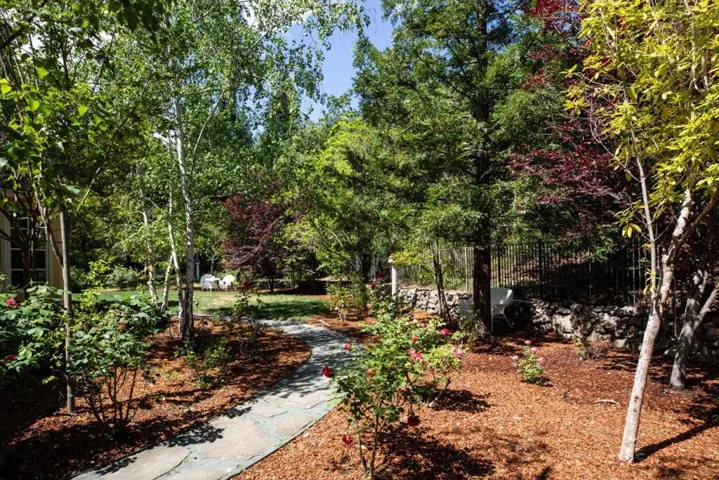 25550 Moody Road, Los Altos Hills, California 94022