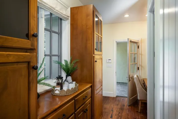 25550 Moody Road, Los Altos Hills, California 94022