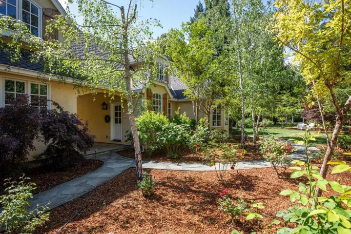 25550 Moody Road, Los Altos Hills, California 94022
