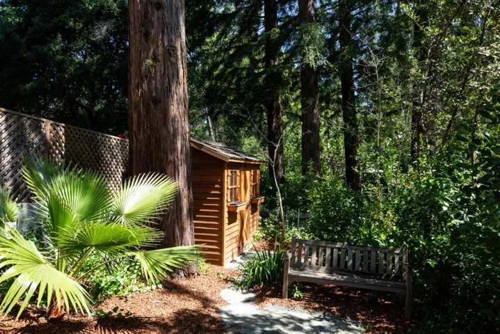 25550 Moody Road, Los Altos Hills, California 94022