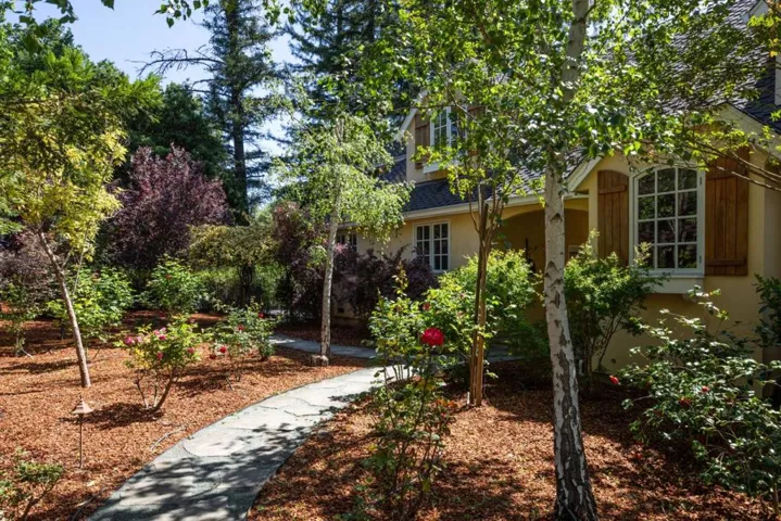 25550 Moody Road, Los Altos Hills, California 94022