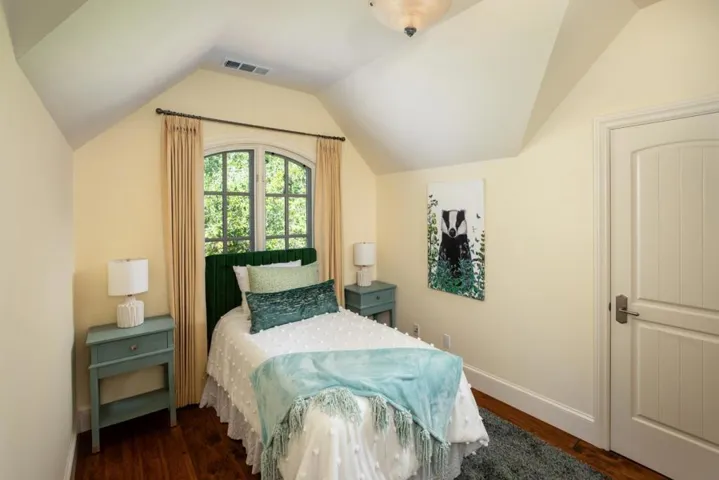 25550 Moody Road, Los Altos Hills, California 94022