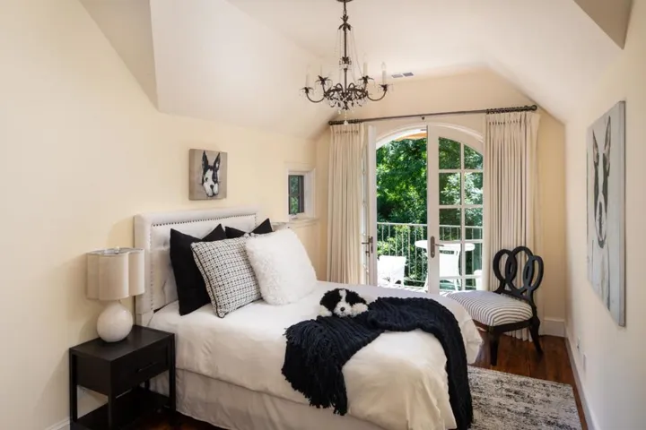 25550 Moody Road, Los Altos Hills, California 94022