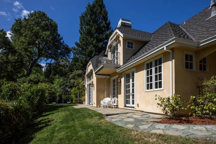 25550 Moody Road, Los Altos Hills, California 94022