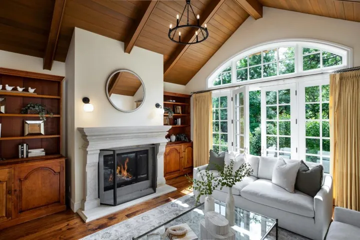 25550 Moody Road, Los Altos Hills, California 94022