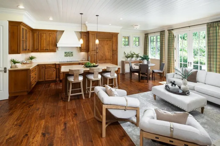 25550 Moody Road, Los Altos Hills, California 94022