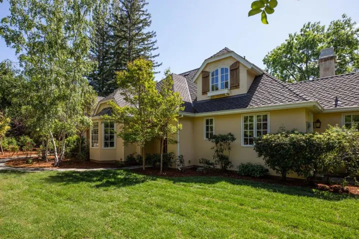 25550 Moody Road, Los Altos Hills, California 94022
