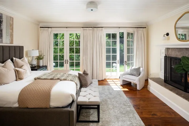 25550 Moody Road, Los Altos Hills, California 94022