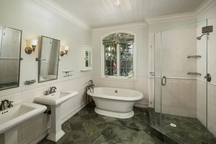 25550 Moody Road, Los Altos Hills, California 94022