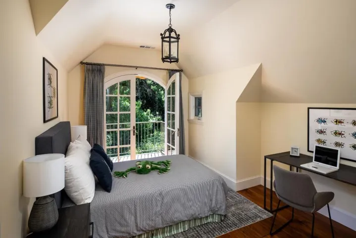 25550 Moody Road, Los Altos Hills, California 94022