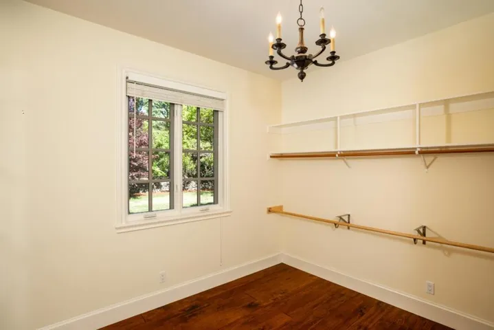 25550 Moody Road, Los Altos Hills, California 94022