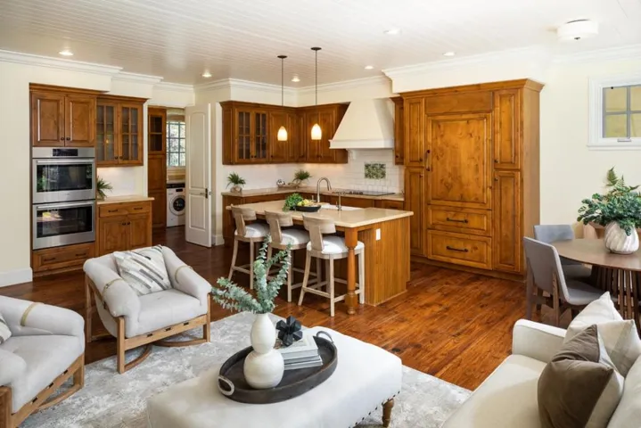 25550 Moody Road, Los Altos Hills, California 94022