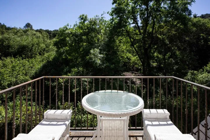 25550 Moody Road, Los Altos Hills, California 94022
