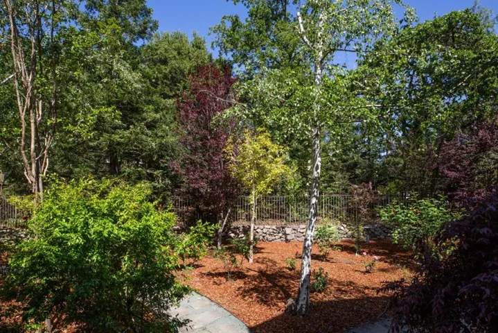 25550 Moody Road, Los Altos Hills, California 94022