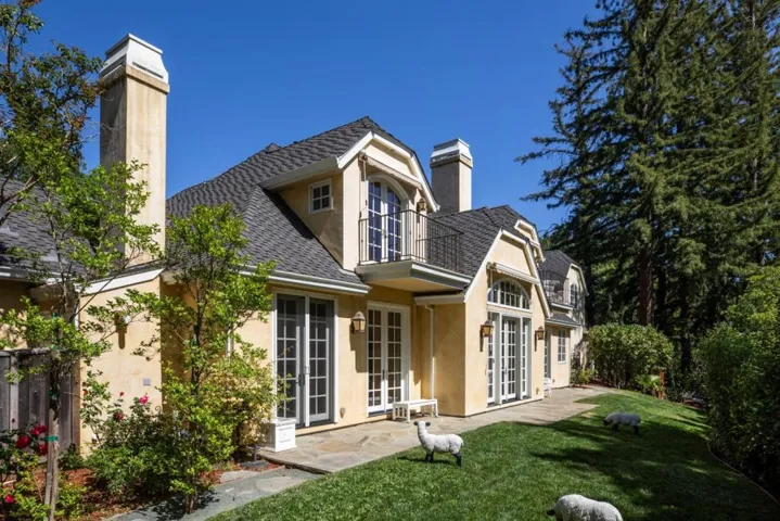 25550 Moody Road, Los Altos Hills, California 94022