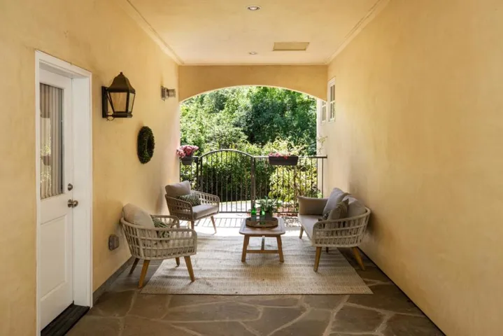 25550 Moody Road, Los Altos Hills, California 94022