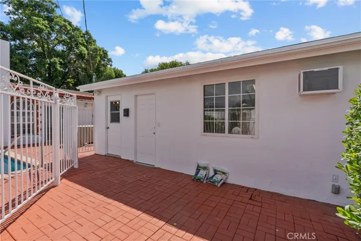 11337 Hayvenhurst, Granada Hills, California 91344