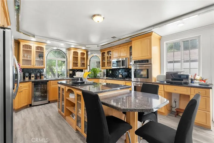 Kitchen seating area