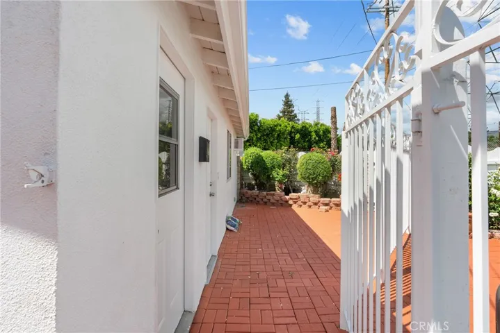 11337 Hayvenhurst, Granada Hills, California 91344