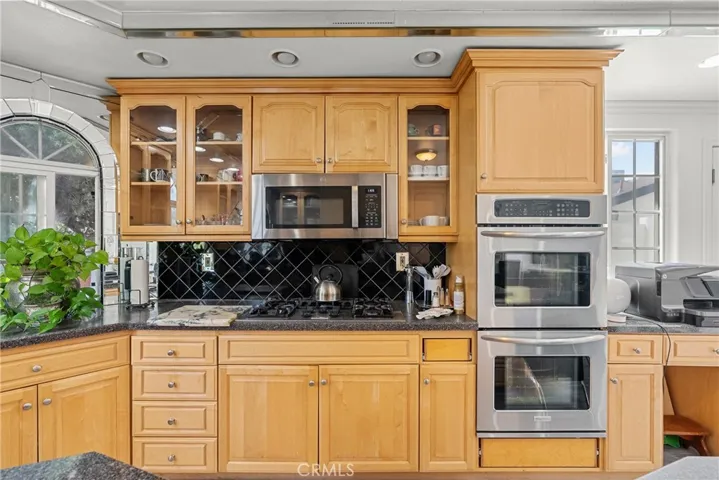 Double Oven Convection oven in Kitchen