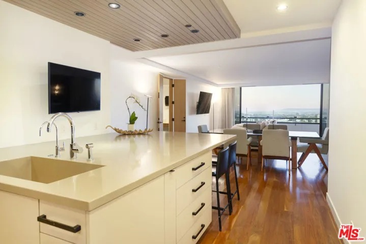 Kitchen Island with View