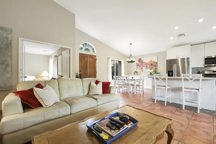 AvenidaDeLasMontanas36055#13 - Copy (2)