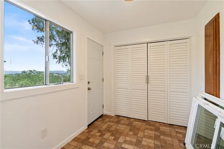 Barn 1 has a Laundry area behind the louvered doors.