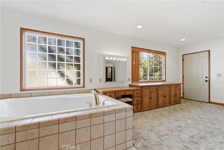 2 person jetted soaking tub.