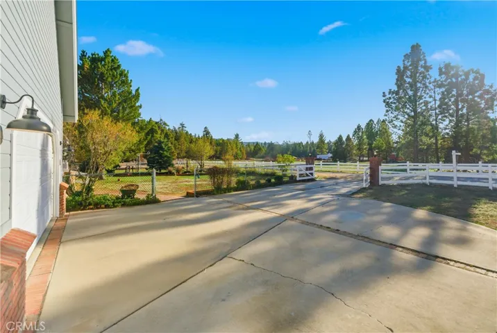 Driveway with ample parking