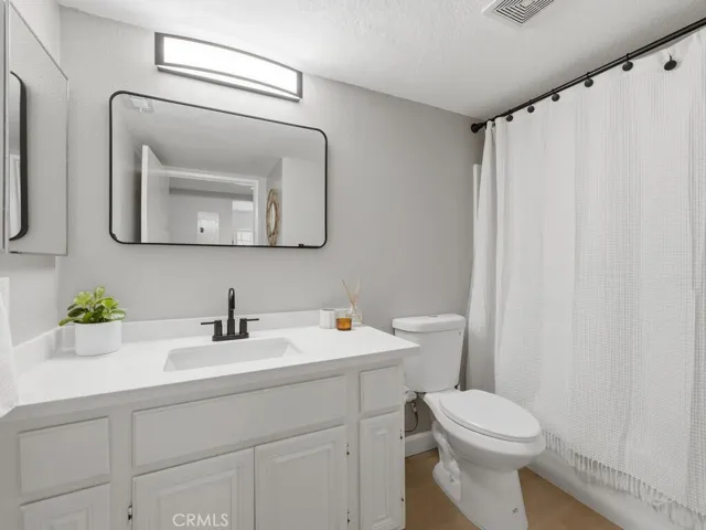 Bath #1 with tub/shower