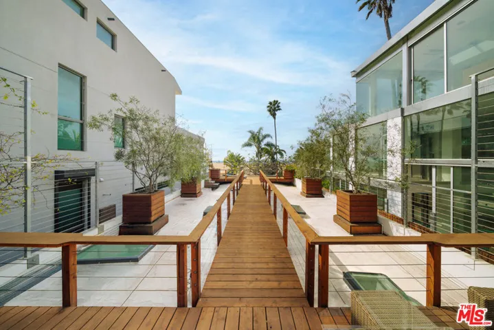 936 Palisades Beach Road, Santa Monica, California 90403