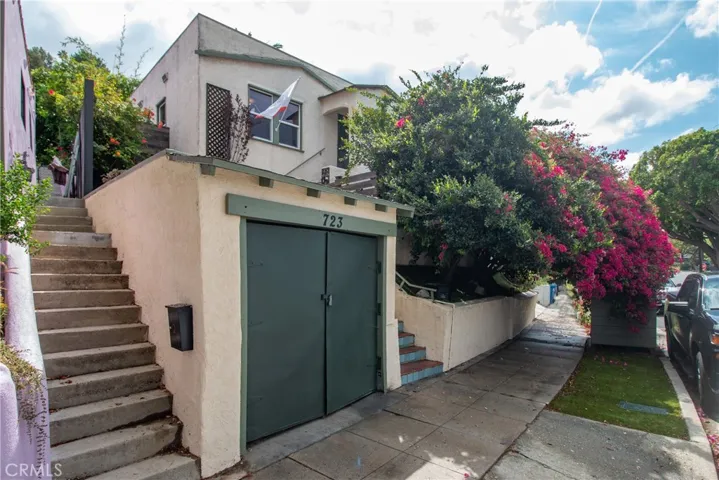 723 Isabel, Los Angeles, California 90065